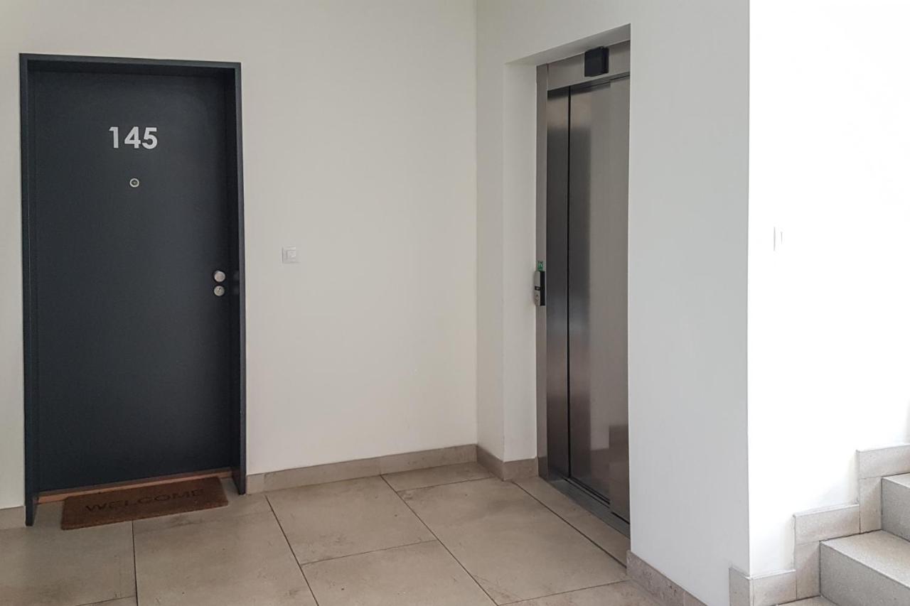 Apartament Onsite Free Garage Parking, 10min Centre By Bus