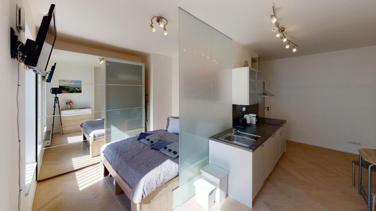 Onsite Free Garage Parking, 10min Centre By Bus Appartamento Praga