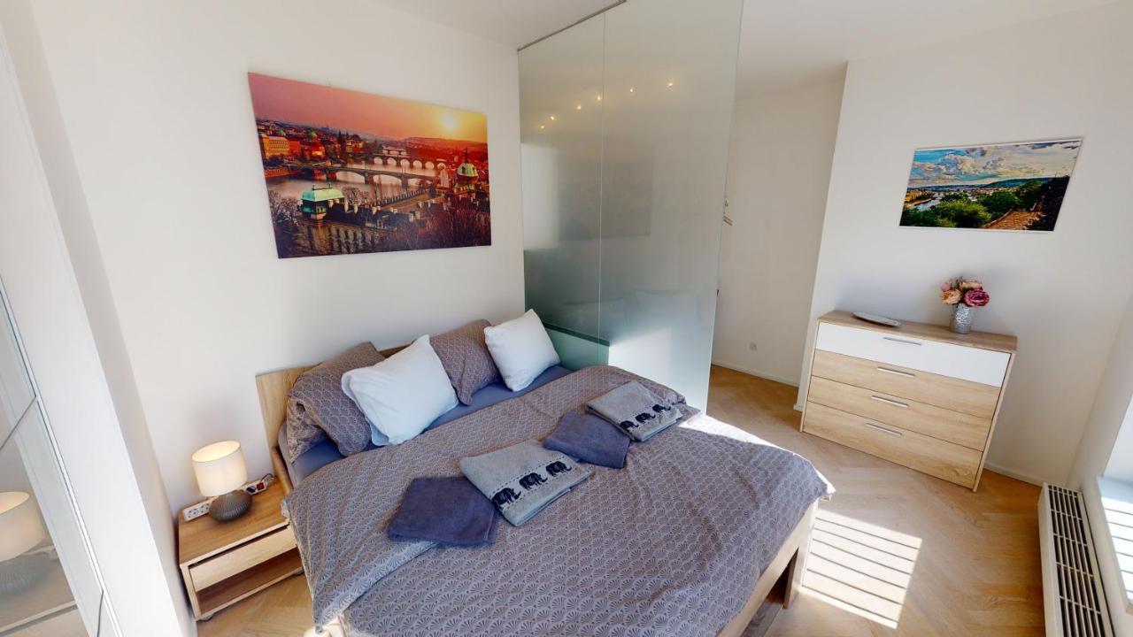 Onsite Free Garage Parking, 10min Centre By Bus Appartamento *