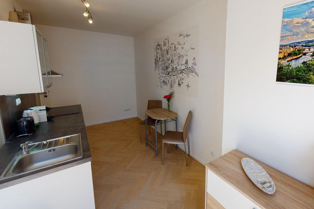 Onsite Free Garage Parking, 10min Centre By Bus Appartamento